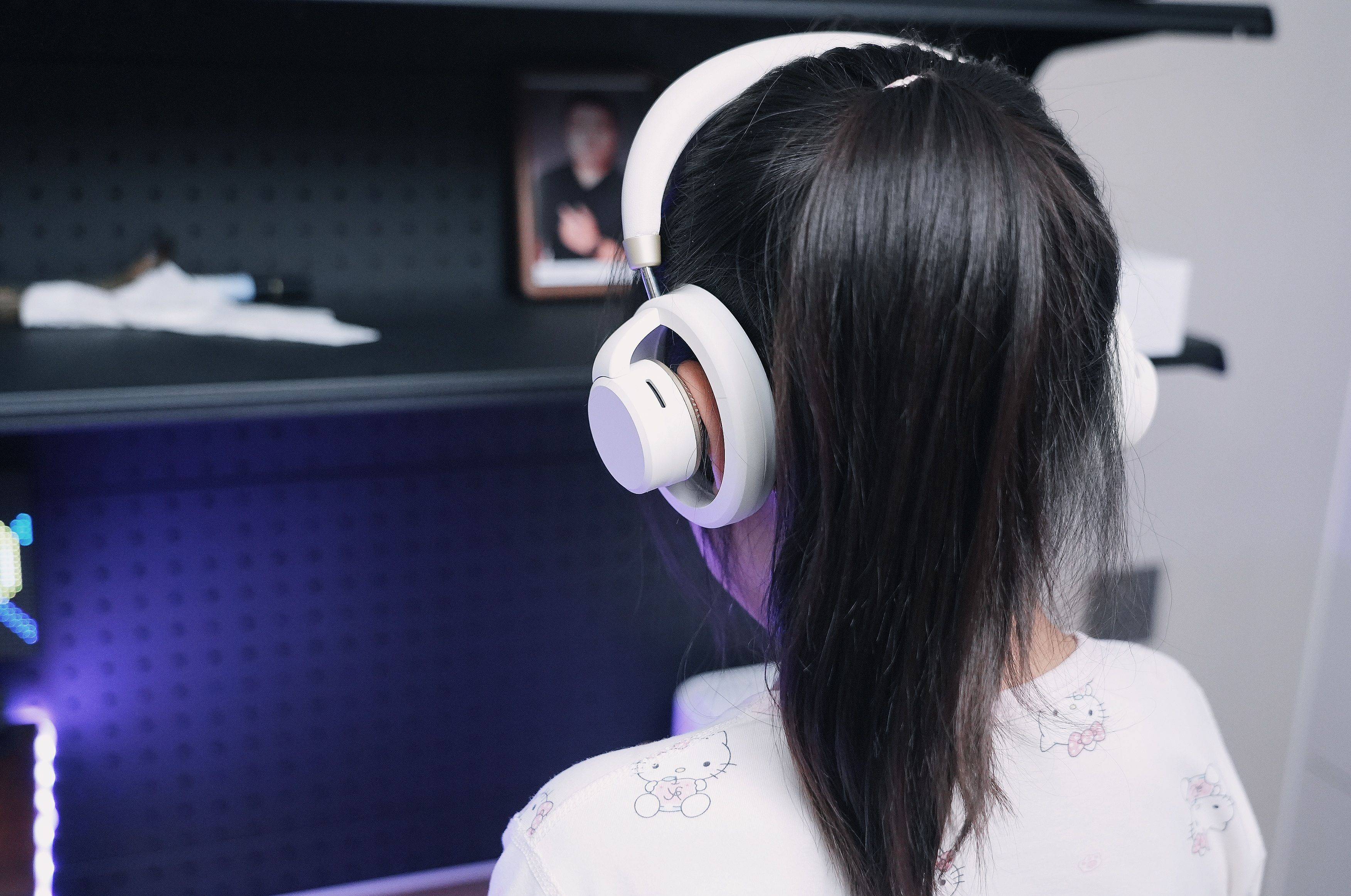 终于找到不闷耳、音质还顶的头戴耳机了——南卡Bolt真实体验分享