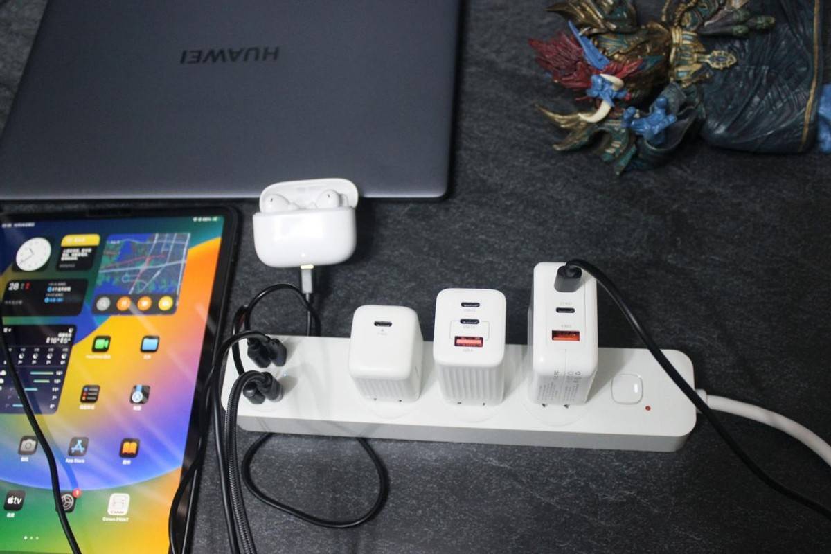 桌面太乱？插头打架？奥睿科“胖瘦”多功能插排终极选购指南