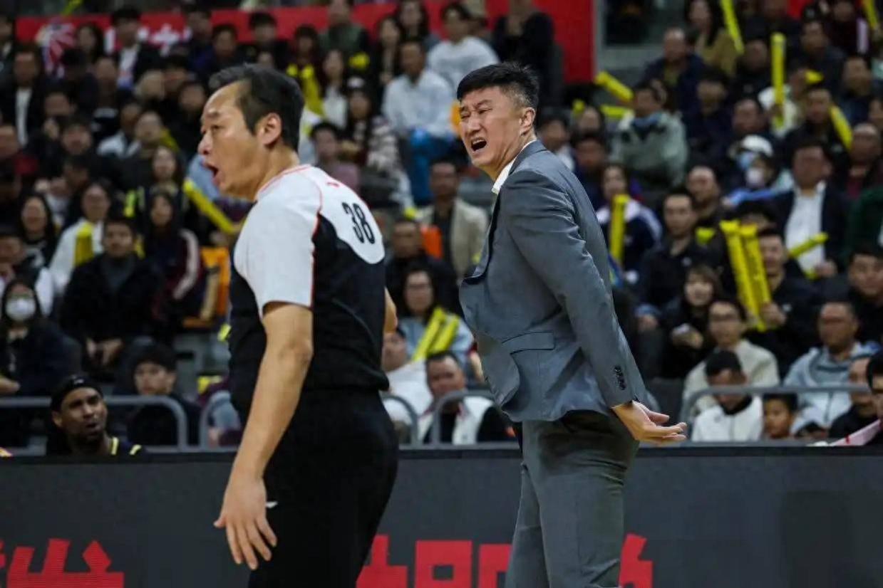 广东遭浙江绝杀风波发酵，杜锋深夜检讨反思3大问题，4人不及格