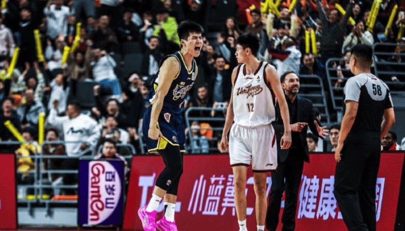 为什么胡明轩状态下滑，杜锋却迟迟不动手？其实原因很简单