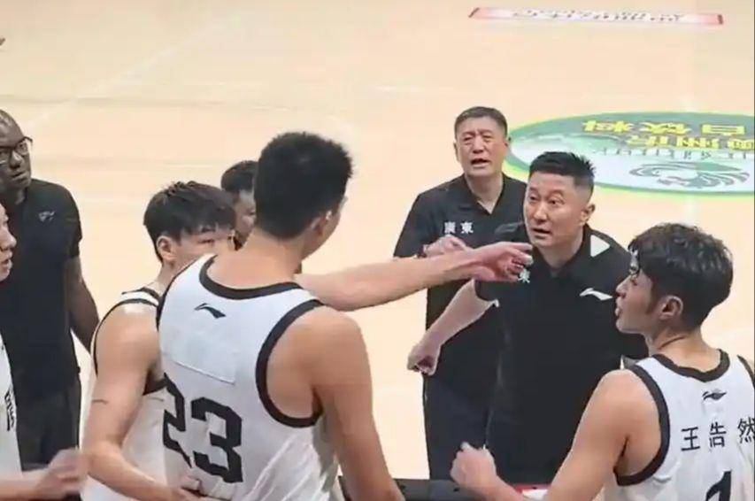 杜锋不会用的人，洋帅调教成最具进步球员！球迷：师徒一起进国家队