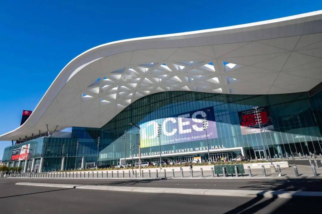 在美国CES展的霓虹中看见“东方智慧”：长虹重构AI时代的科技温差