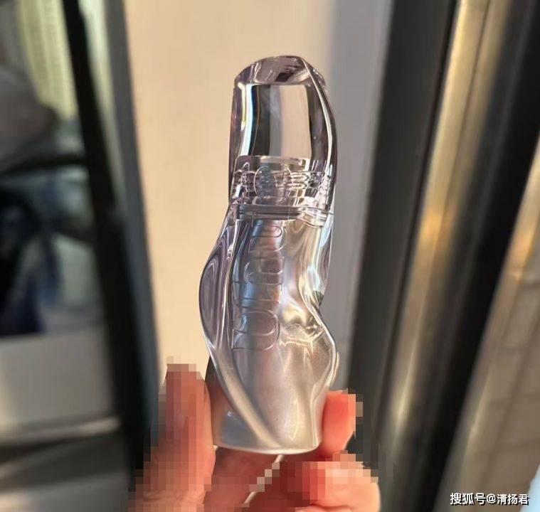 自我成长还是隐形冒犯？uhue唇釉翻车背后价