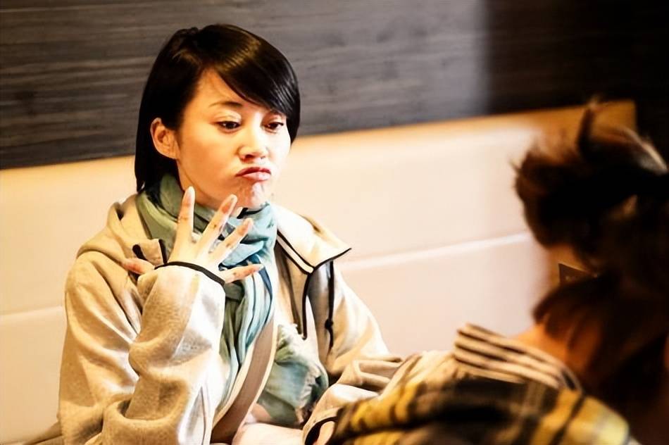 李亚鹏没想到,56岁依然"风韵犹存"的许晴,已走上了另一条大道