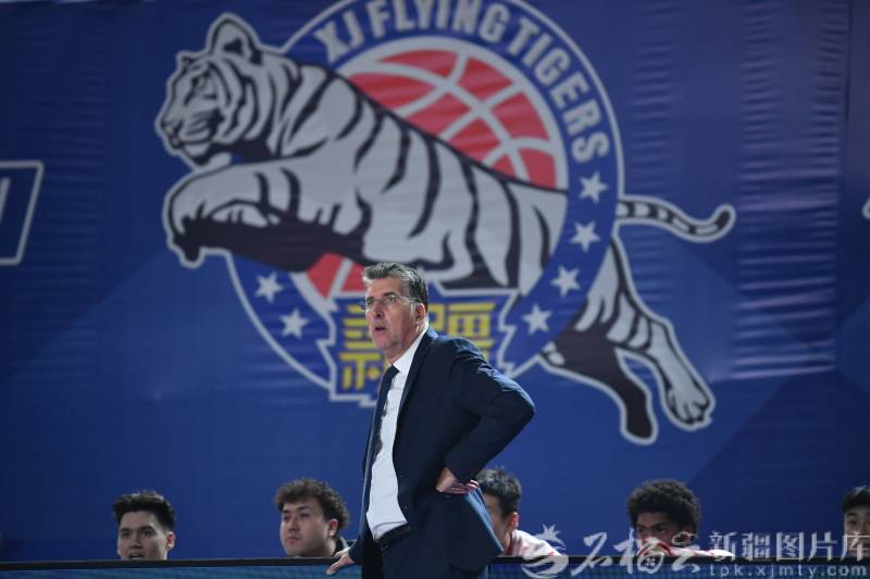 飞虎新帅格兰首秀 前三节只让对手得了41分