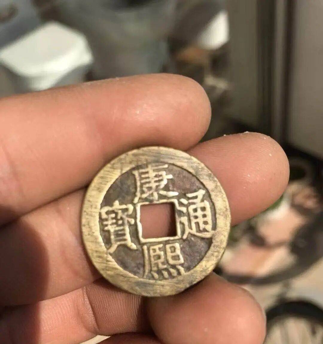 6800元买的古钱币，多年后同一家机构鉴定变“假货”？男子起诉_搜狐网