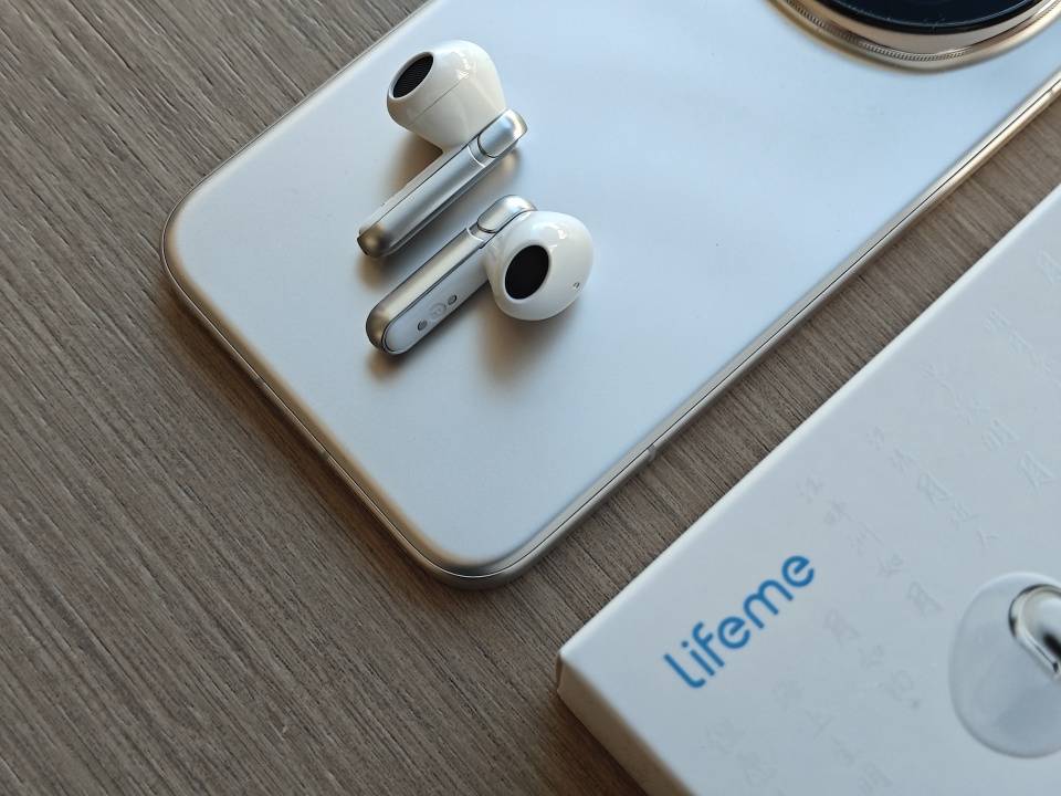 地铁里的弦月：这副耳机如何用东方美学，治愈了我的通勤焦虑！