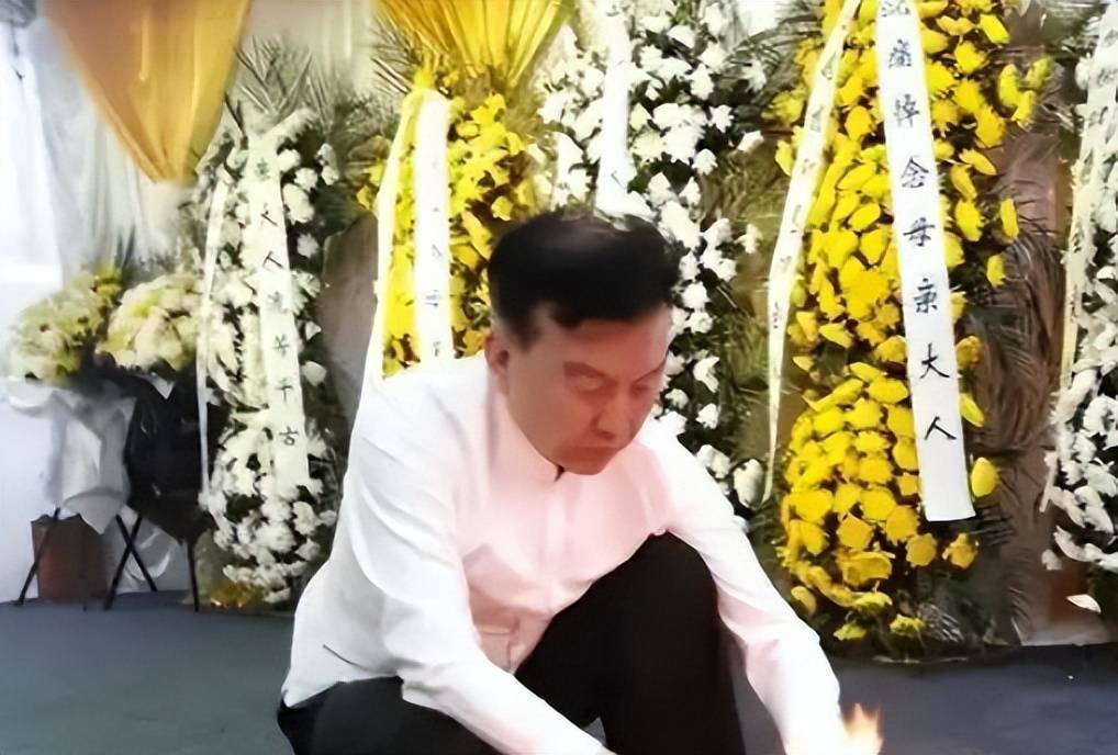 儿子丢了,父亲走了,妻子跑了,央视主持张泽群如今落到这般田地