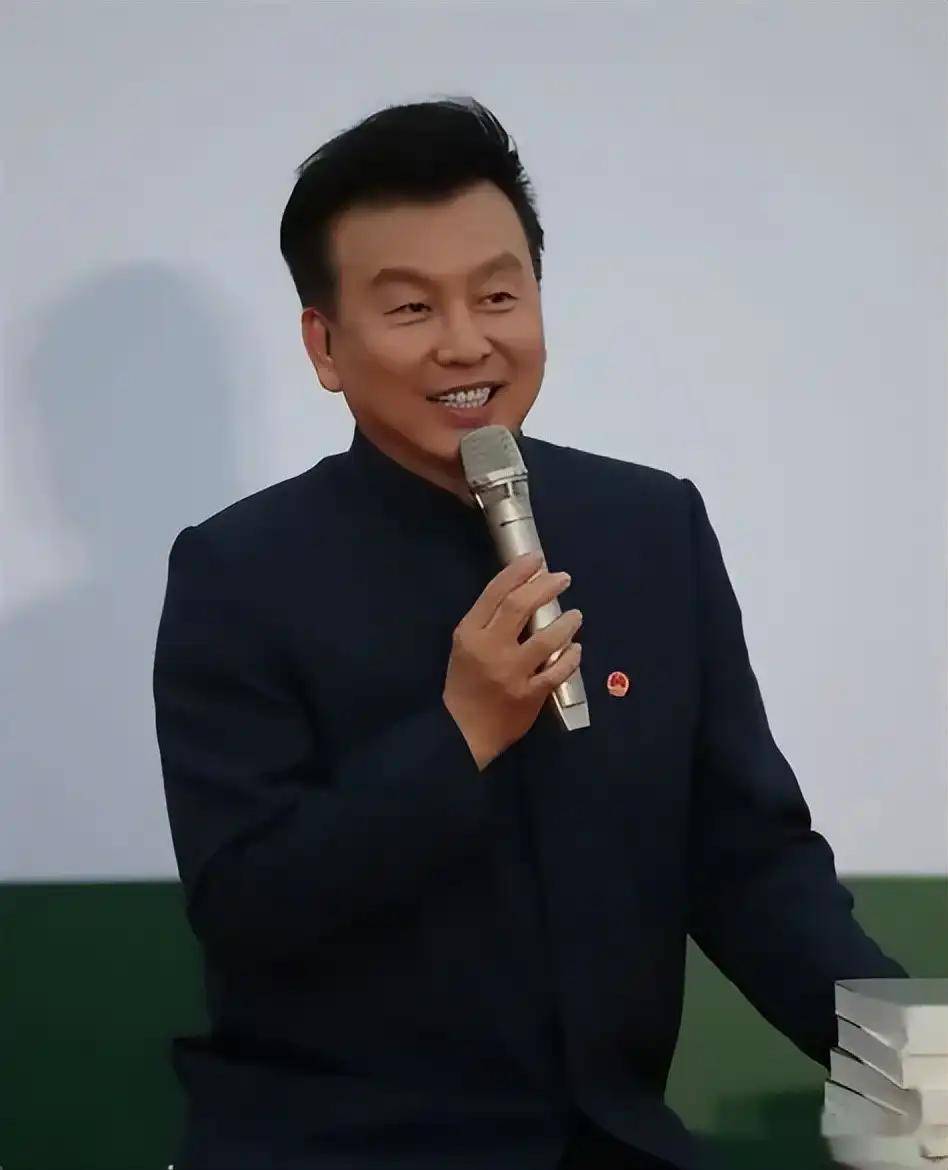 儿子丢了,父亲走了,妻子跑了,央视主持张泽群如今落到这般田地