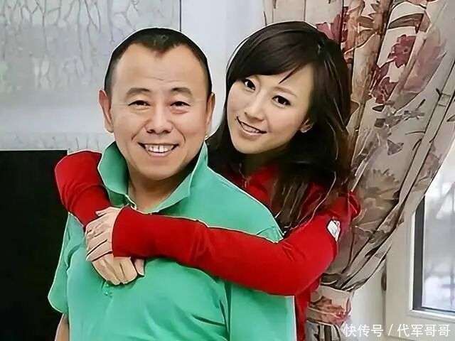 原创            她是潘长江的独女，与富豪老公结婚12年，却一直带儿子住在娘家