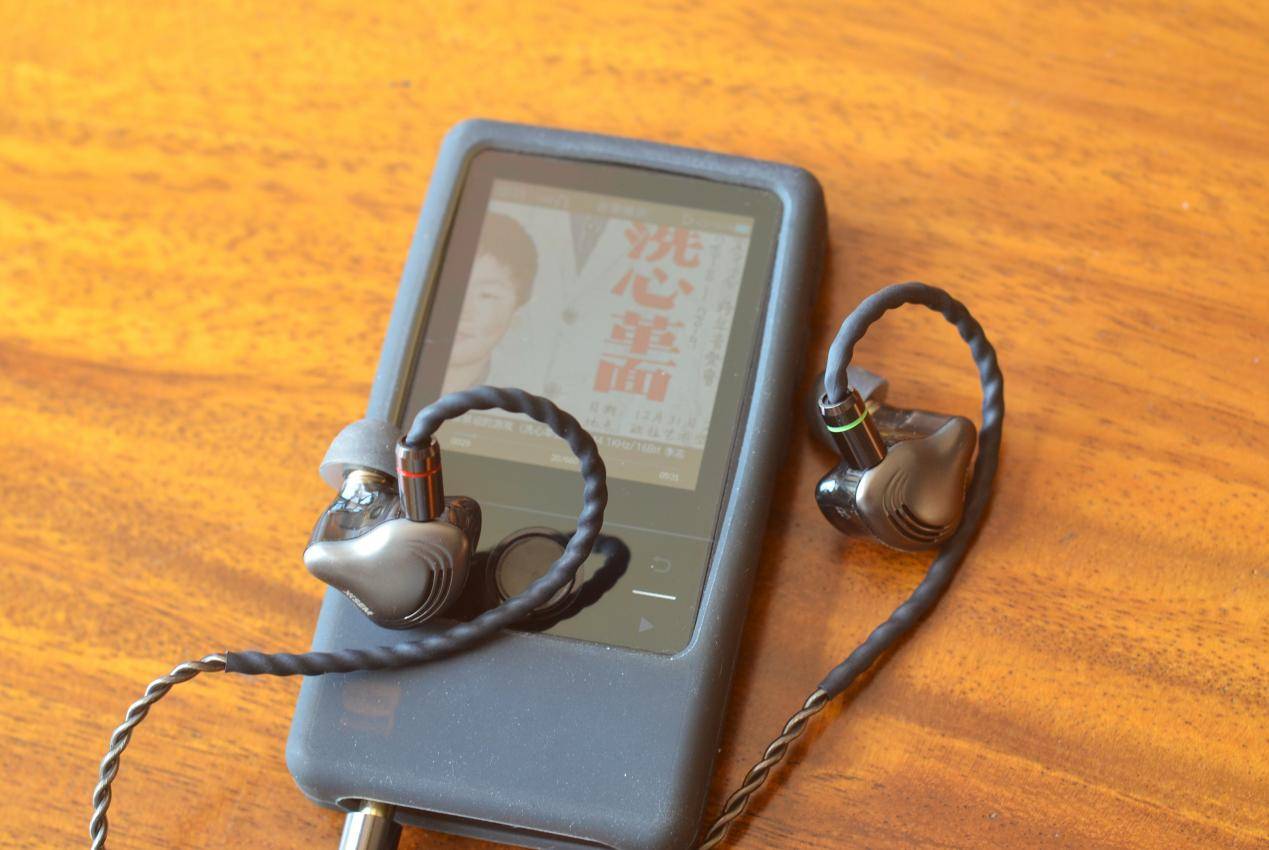 百元级西圣入耳式HiFi1有线耳机,带给你耳朵纯粹的聆听