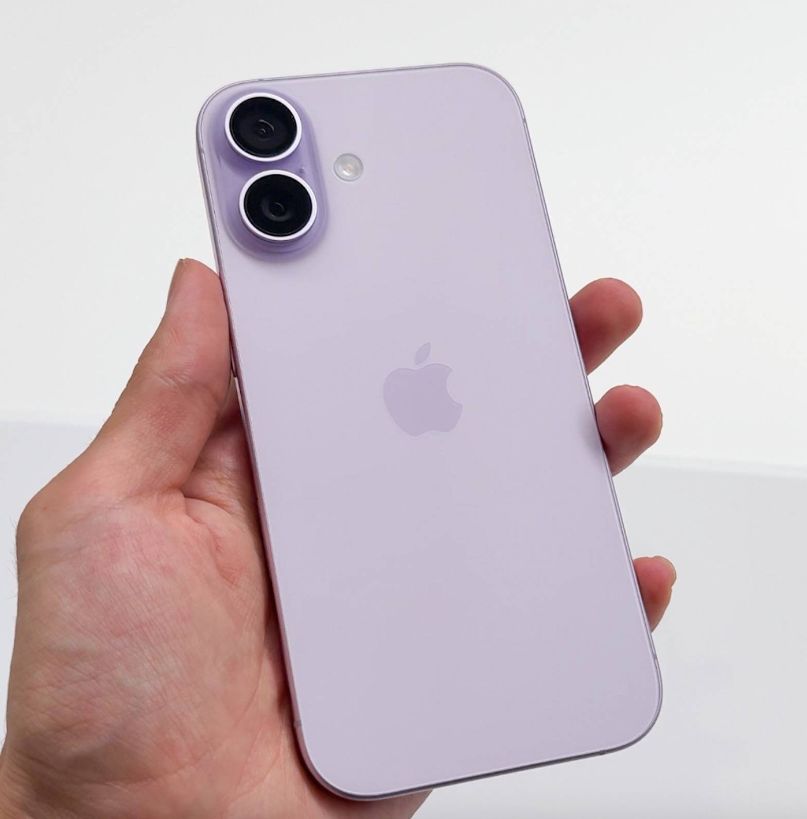 其中iphone 17 pro max销量达到了826多万iphone 17还有iphone 17pro