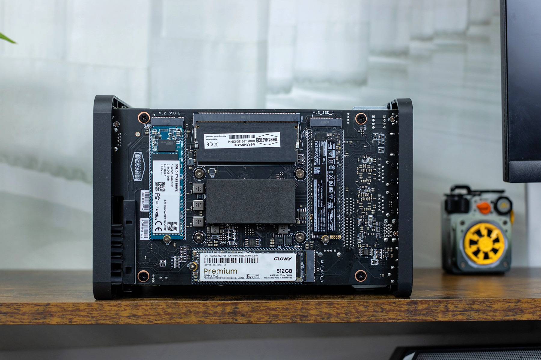 内置AI照片管理,铁威马F4-425 Plus,专业摄影师数据存储利器