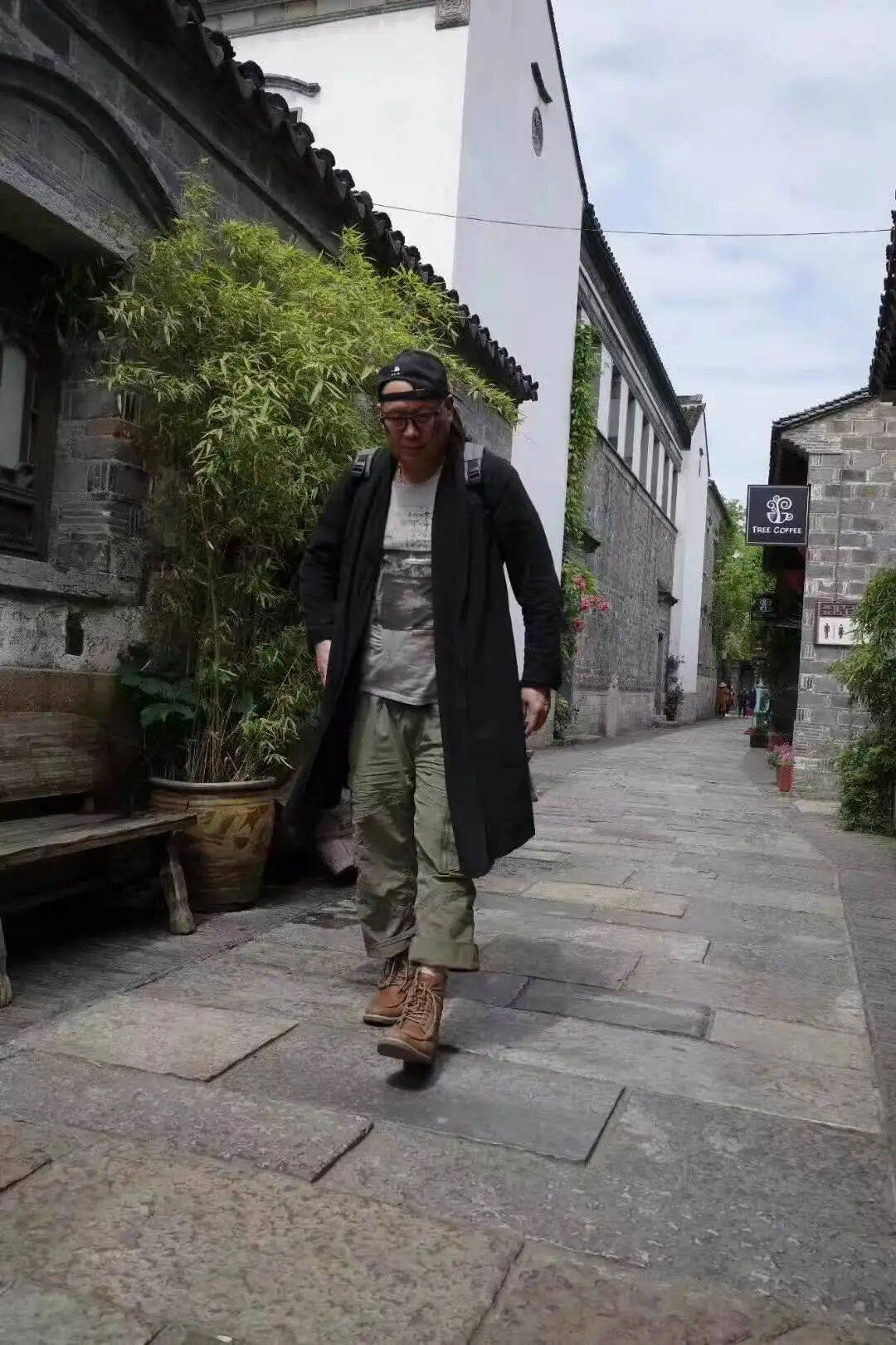 聊聊姚兴文的“叠书”：它既不是书法，也不是画