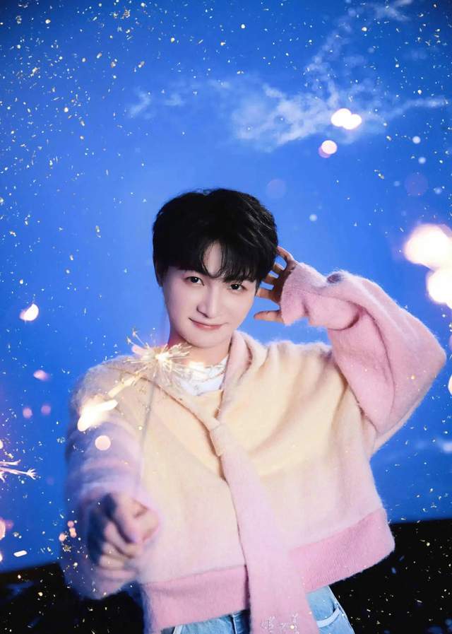 原创            周深逃不开身高梗？首回应和王祖蓝谁高：您高！您实在是高