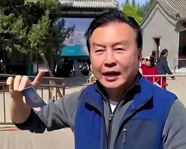 央视名嘴张泽群55岁迎来儿子,后因家庭变故,与儿子长期失联