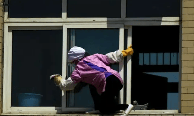 擦窗机器人干擦还是湿擦好用?性价比机型+不刮玻璃推荐全解析!买擦窗机器人别只看参数!