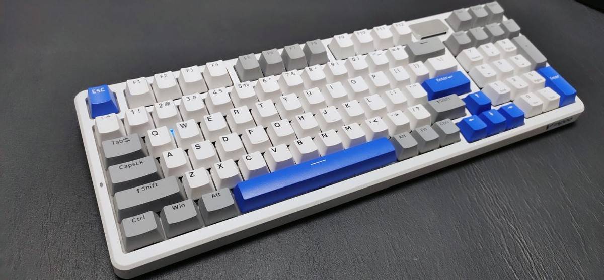 中大手电竞首选键鼠套装，续航+性能+颜值，雷柏V700DIY-98长续航版+VT9实力出圈真硬核！