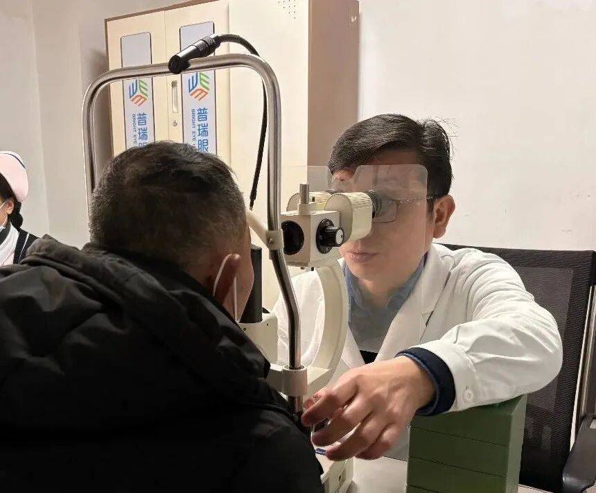 老花眼能治吗？该怎么恢复？武汉普瑞眼科程旭康为中老年人来科普