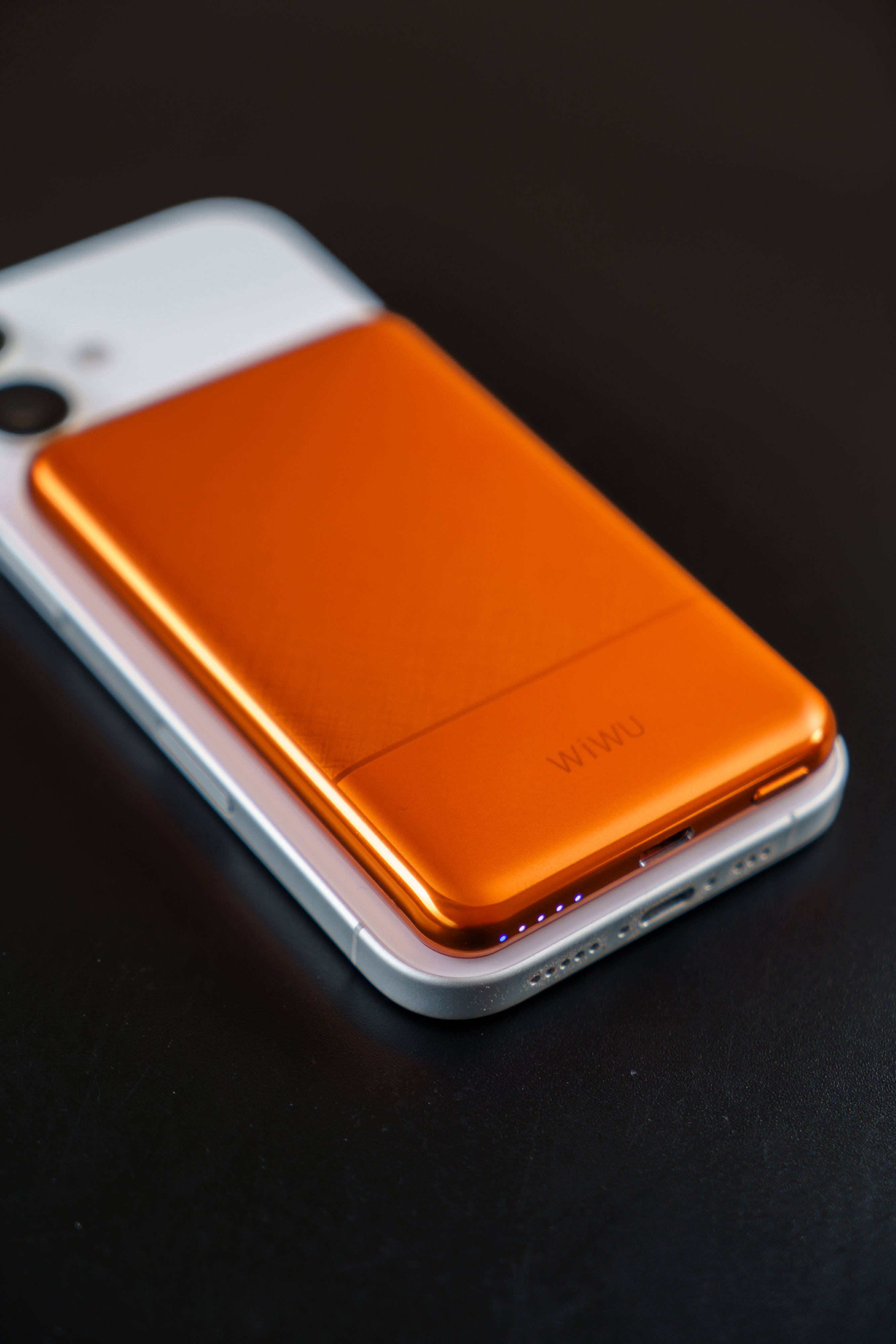 高颜值充电宝又多个选择-唯吾WIWU超薄MagSafe磁吸充电宝体验分享