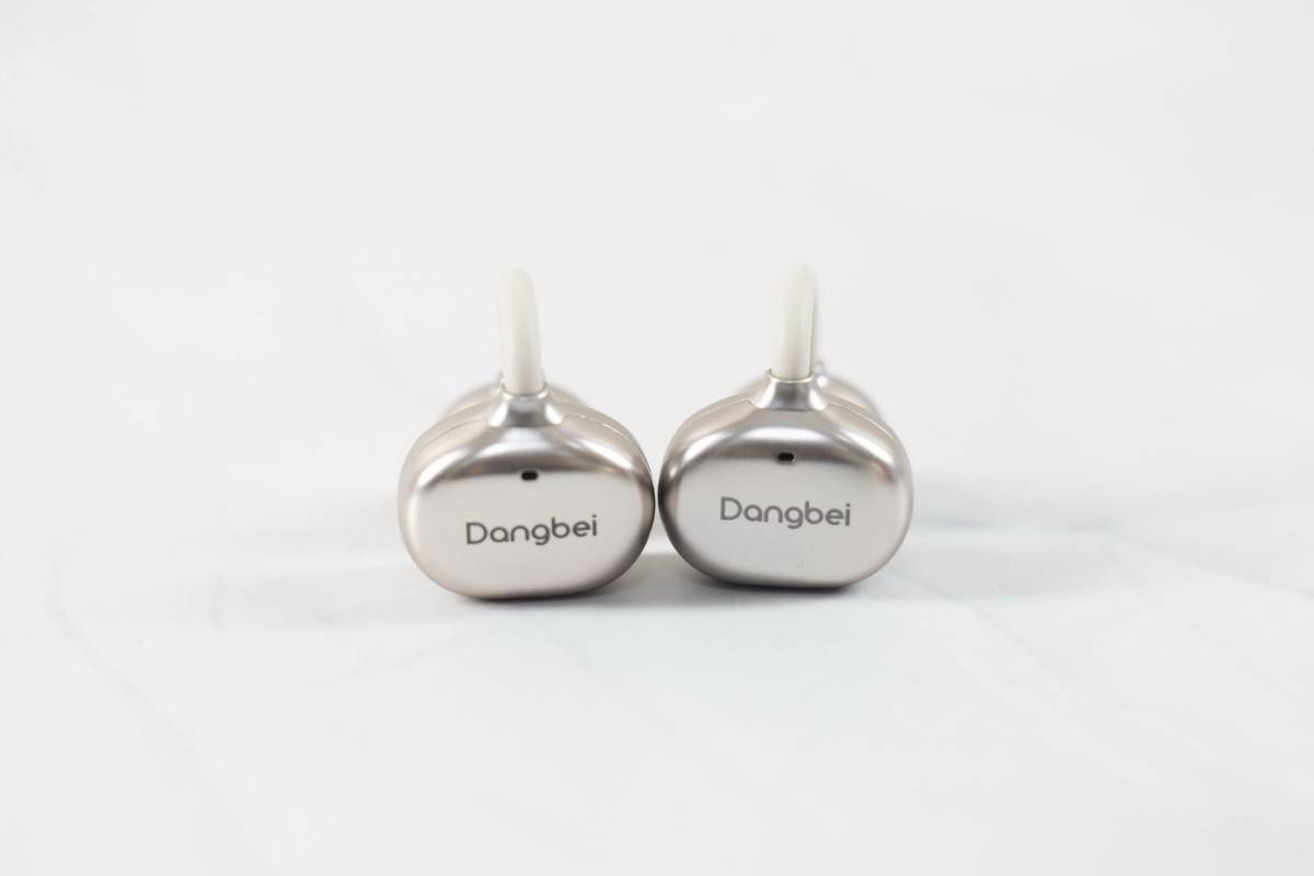 自带妙控屏,音质出色,无感佩戴,当贝Air 1耳夹式AI蓝牙耳机体验