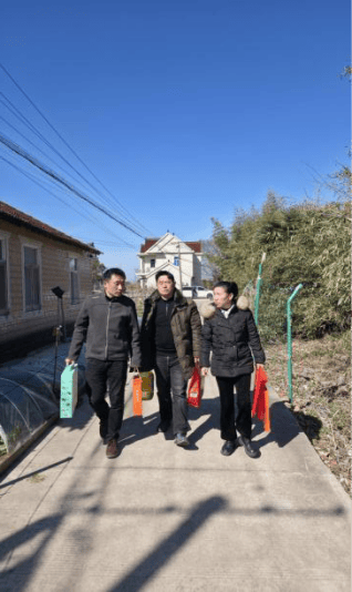 爱心暖新春,责任践于行——平安养老险上海分公司新春献温暖爱心慰问活动-头条日报网