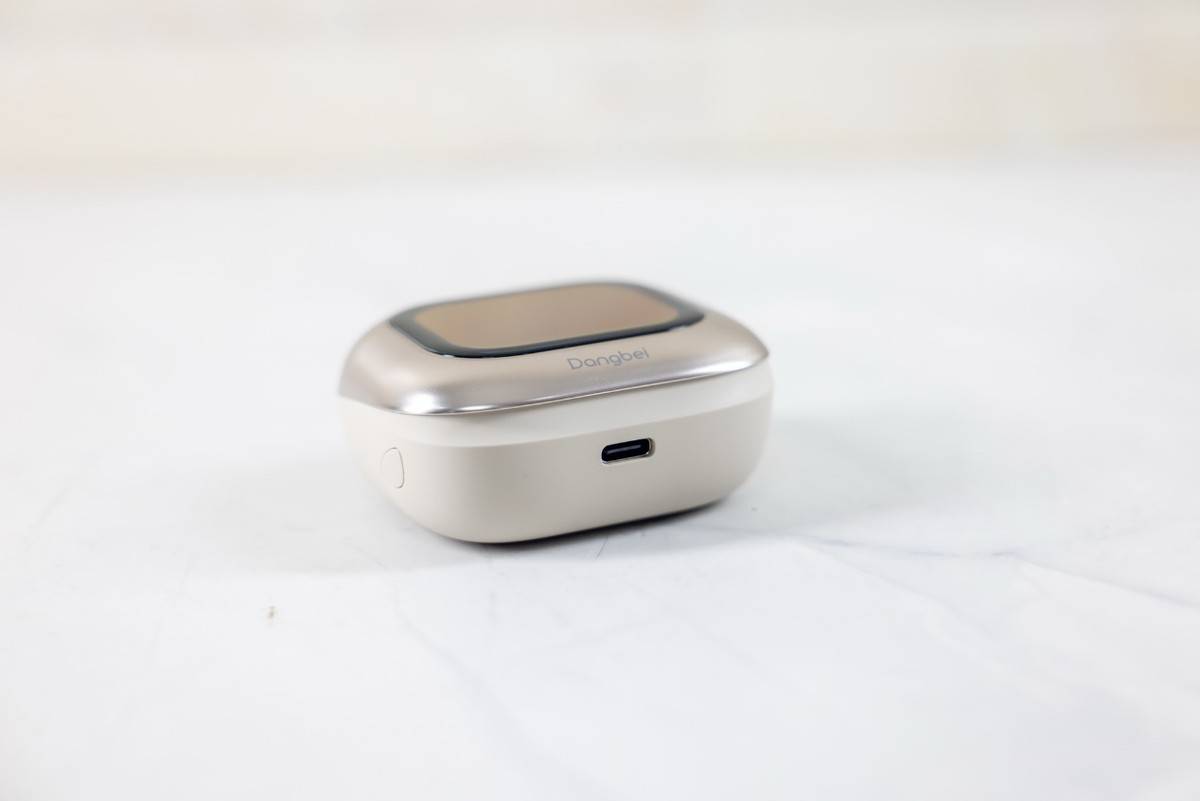 自带妙控屏,音质出色,无感佩戴,当贝Air 1耳夹式AI蓝牙耳机体验