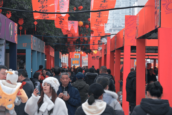 巴中市“灯耀米仓·非遗贺马年”新春米仓集市圆满开市 赋能民生添年味 品牌引领促发展 