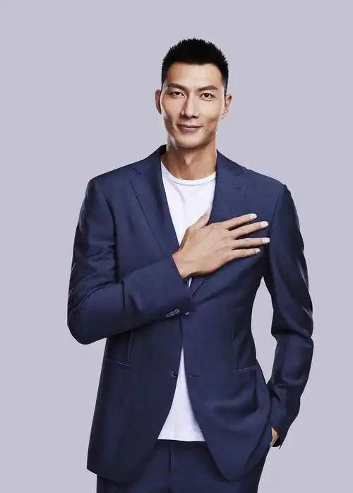 正式复出？易建联现身篮球教学现场，广东队内线或迎新局面