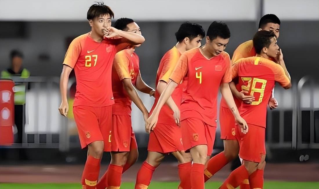 1比2！邵佳一国足亚洲杯首战遭遇开门黑+上港中卫送乌龙，已被辟谣