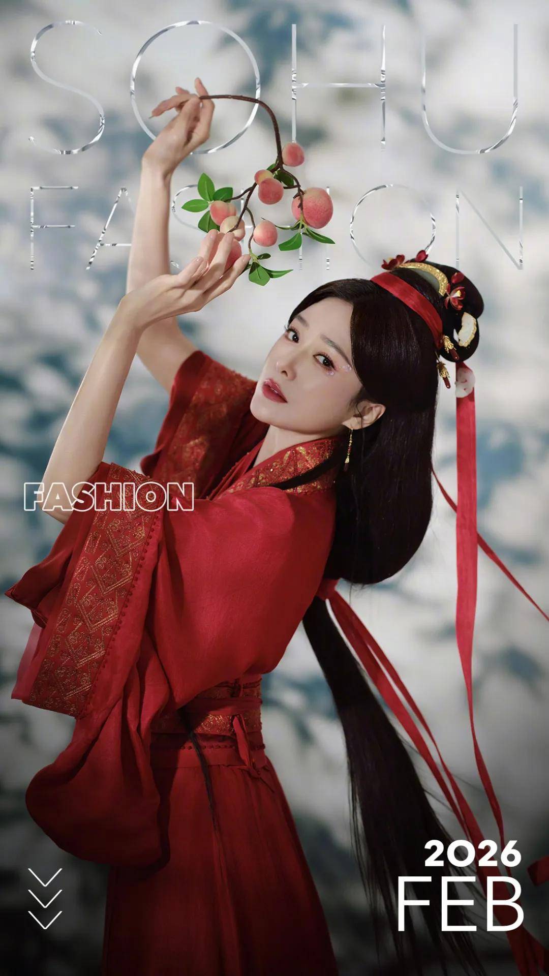 秦岚、李沁爱上同一件衣，热依扎、薛凯琪戴了同一朵花