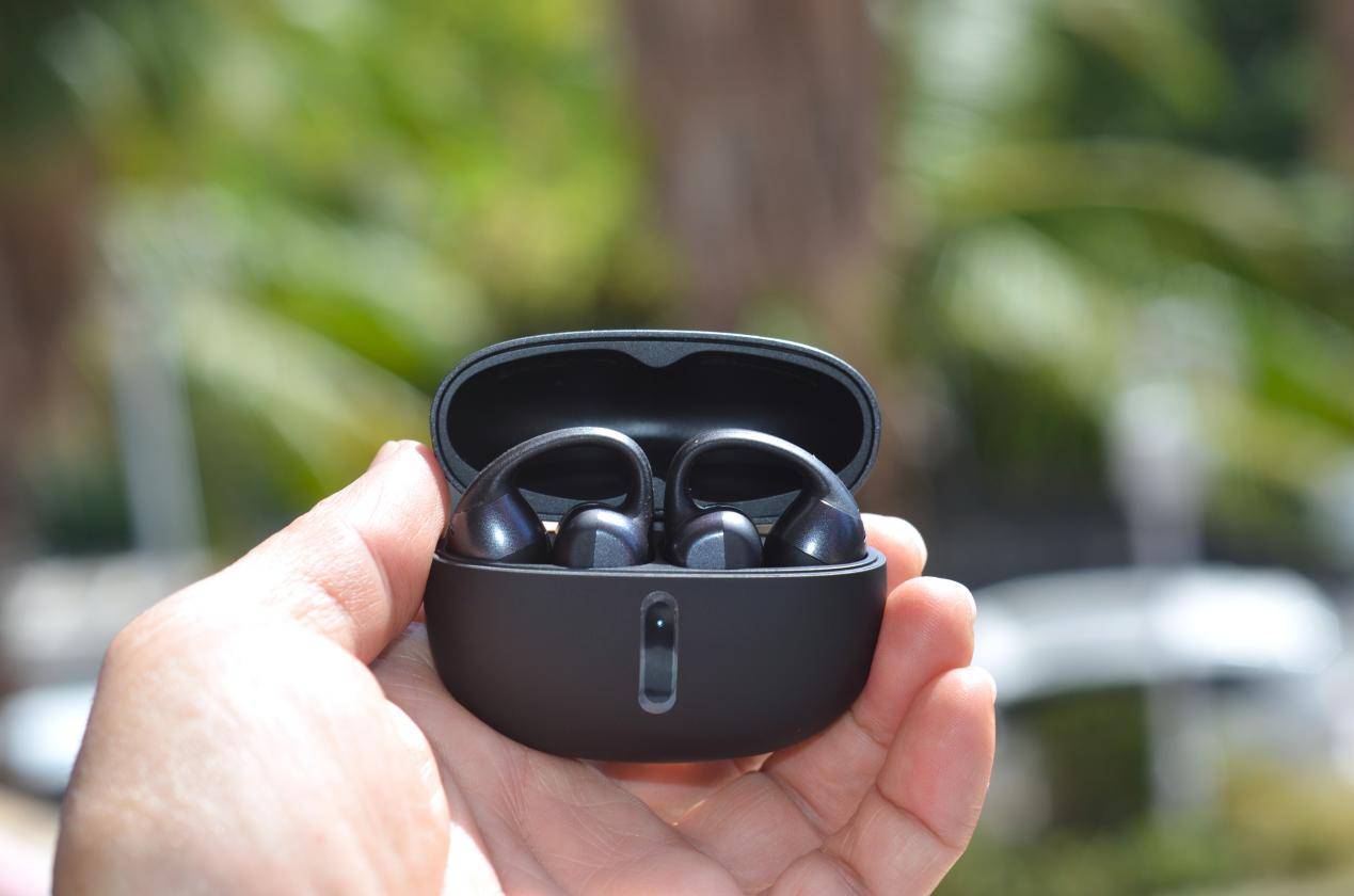 哈趣不仅仅是投影仪,还有自带AI功能的哈趣Ace1耳夹式耳机