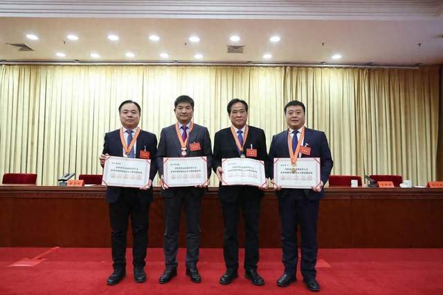 פ����ְҵ����ѧԺ����У�ѳ���ǿ����Ƹ�������ΰ�ٻ�ȫʡ����