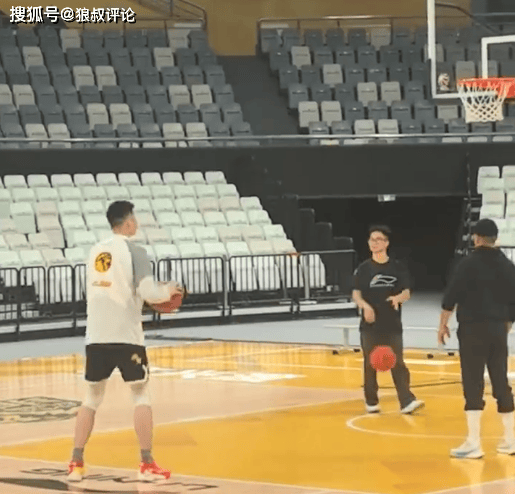 胡金秋结束国家队征程重返俱乐部训练引热议！王博：必须强制让他休息几天