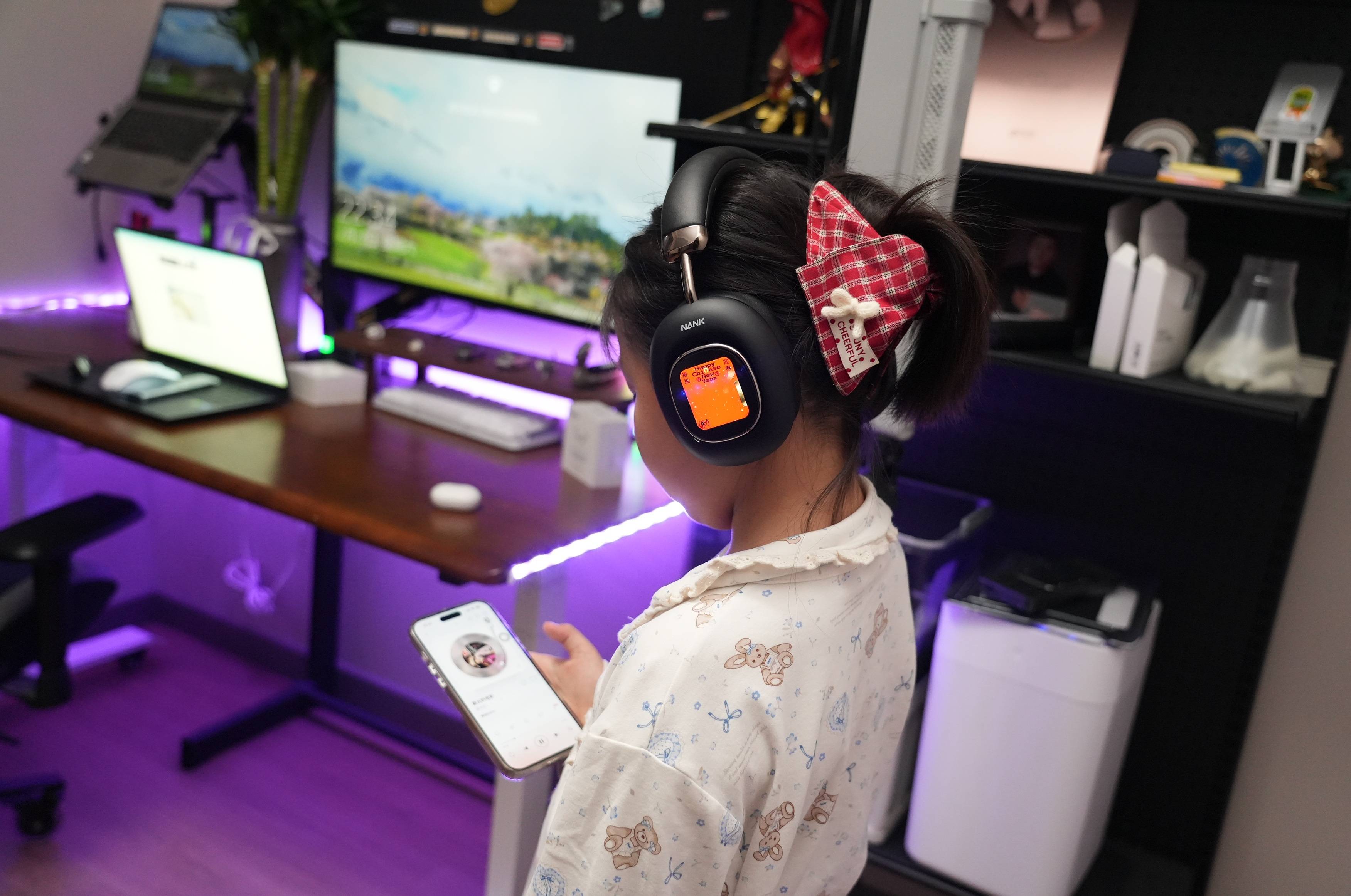 头戴耳机新卷王！南卡Show实测：灵动屏+顶格音质通勤娱乐全拿捏