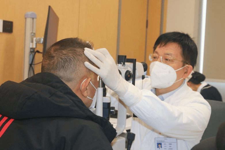 打破遗传“宿命”，共防青光眼盲：爱尔眼科为家庭筑牢眼健康防线(图1)