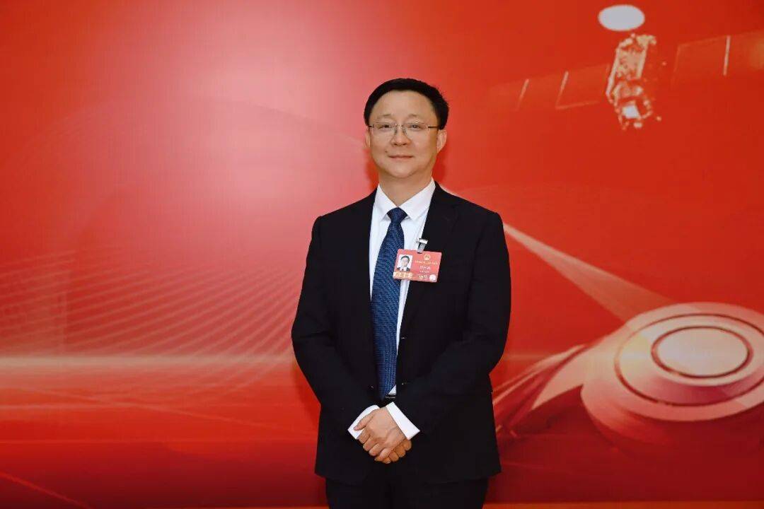 全国人大代表科大讯飞刘庆峰：推动AI惠及民生