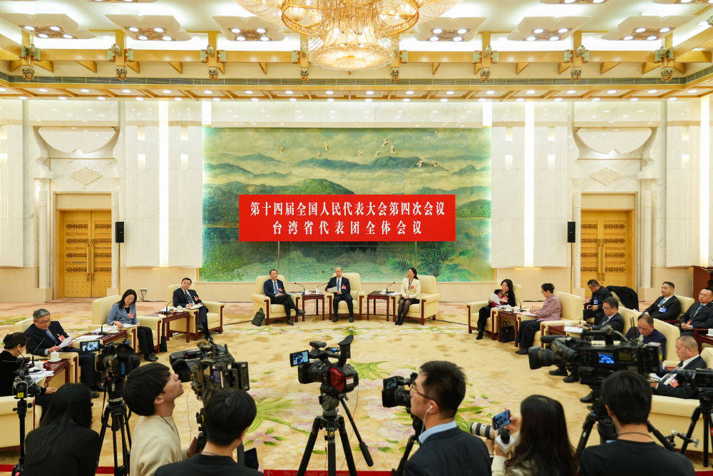 ̨��ʡ������ίԱ��������ںϷ�չ Я���ƽ����ͳһ��ҵ