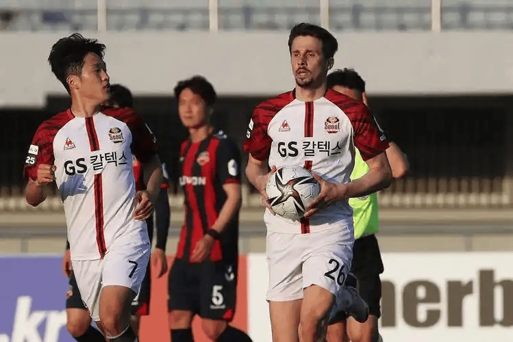 爆文标题：亚冠生死战！神户主场握晋级主动权，首尔背水一战难破双杀宿命