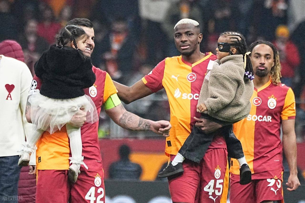 不敌加拉塔萨雷的利物浦，终究是为斯洛特的战术买了单，变成笑话