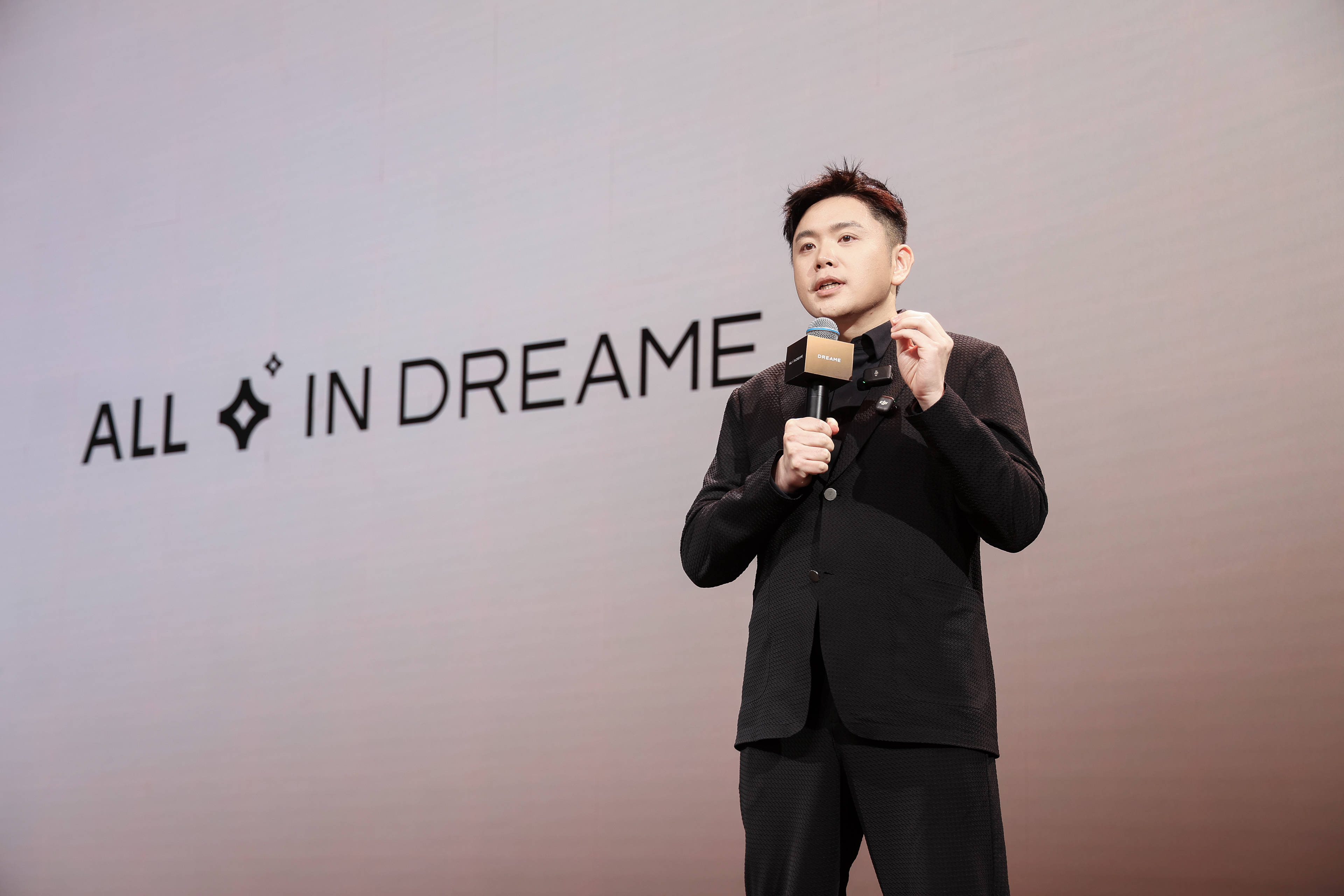 【人车家天地芯】追觅“人车家天地芯”生态亮相AWE2026，以科技推动人类社会与文明进步