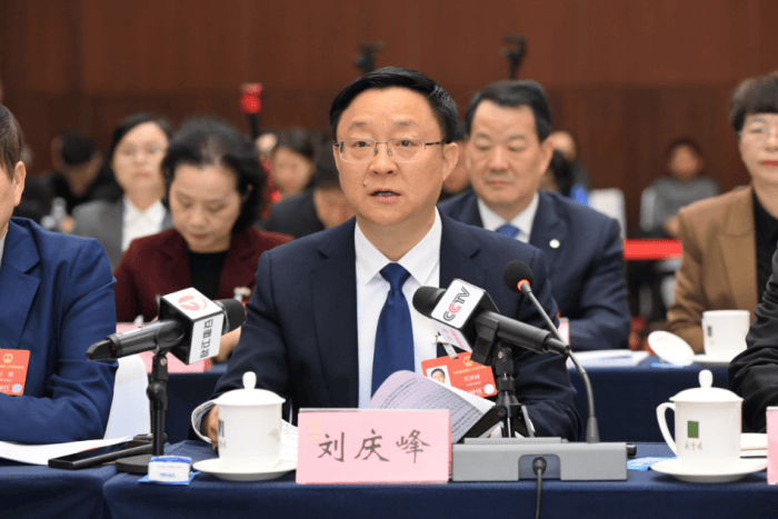 锚定下一代AI，科大讯飞刘庆峰提全栈自主可控建设建议