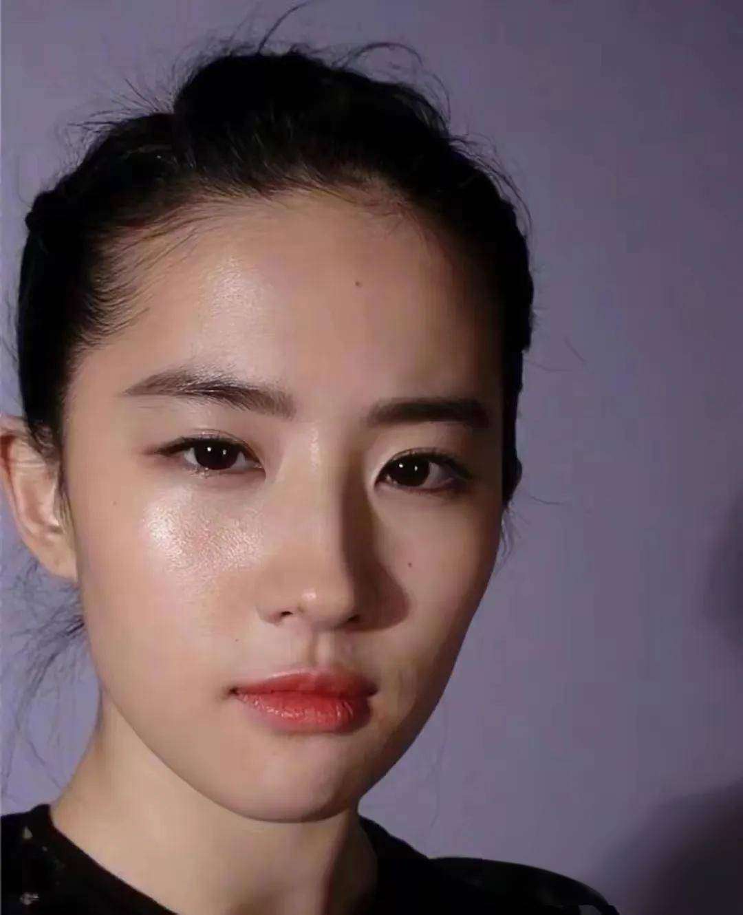虎背熊腰暴露真实身材仙女滤镜碎一地