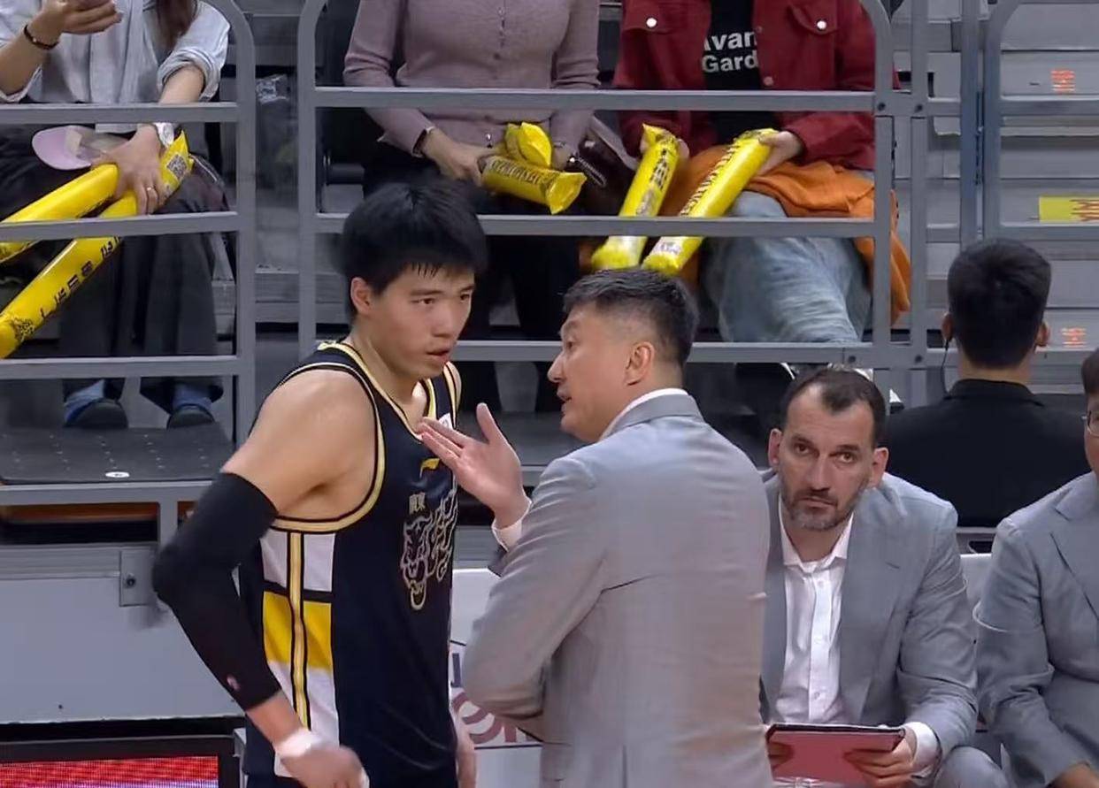 朱芳雨赌对了！广东队拒签足尺寸大外援，又一国手内线将驰援杜锋