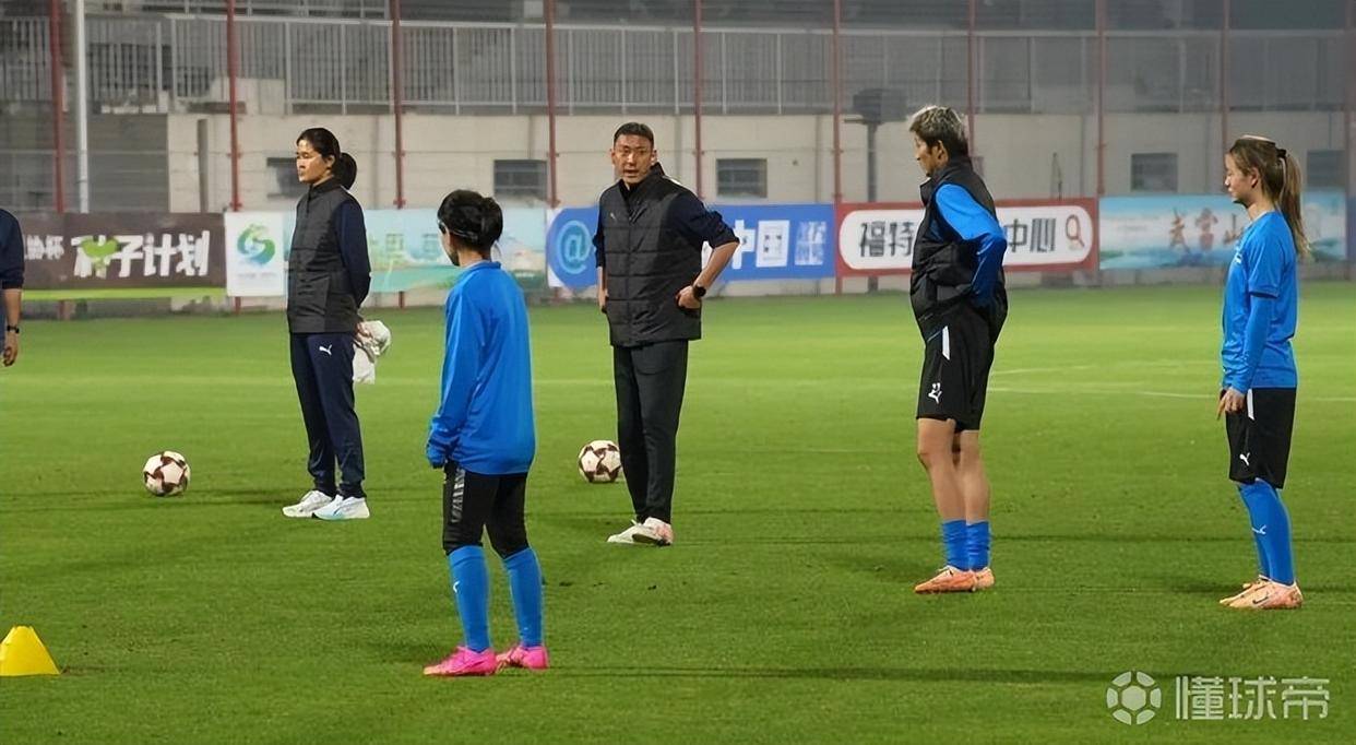 武汉车谷江大女足新帅走马上任，刘麟第二次执掌球队即将征战亚冠