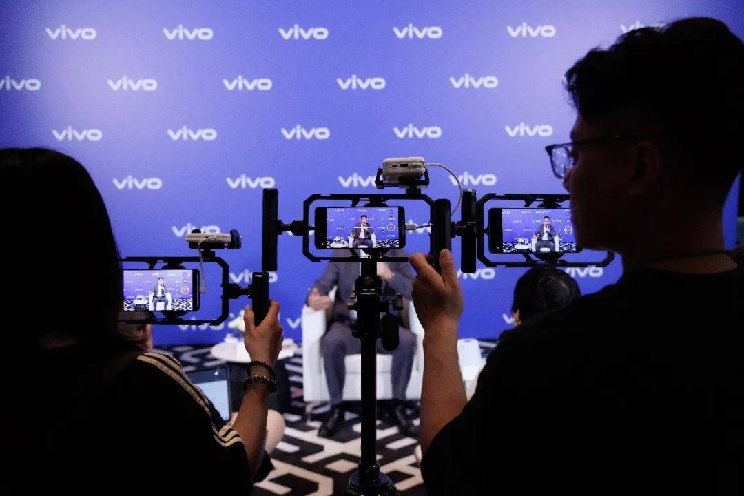 手机AI大考之年，vivo为何独辟“感知”蹊径？-锋巢网