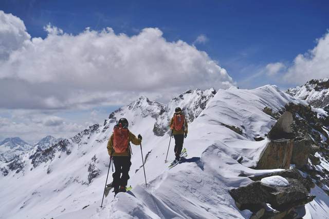 户外运动需要准备哪些装备？户外必带的蓝牙耳机实测整理分享