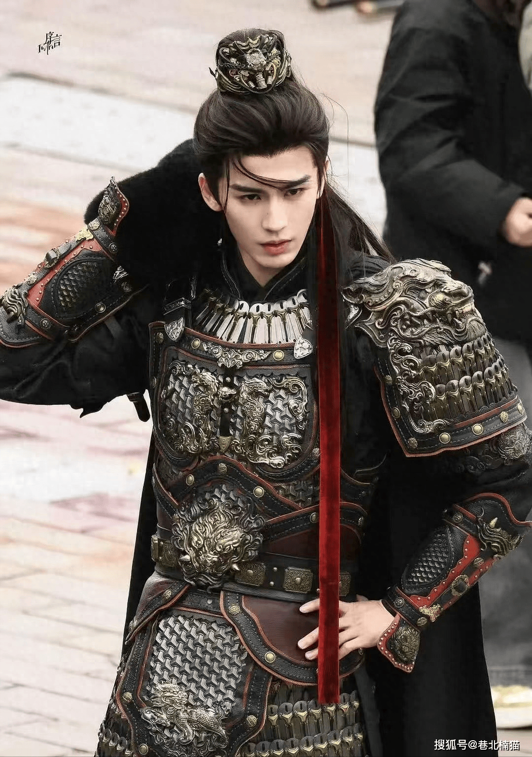 原创            钧正平锐评“粉底液将军”：阳刚之气乃军人应有气质