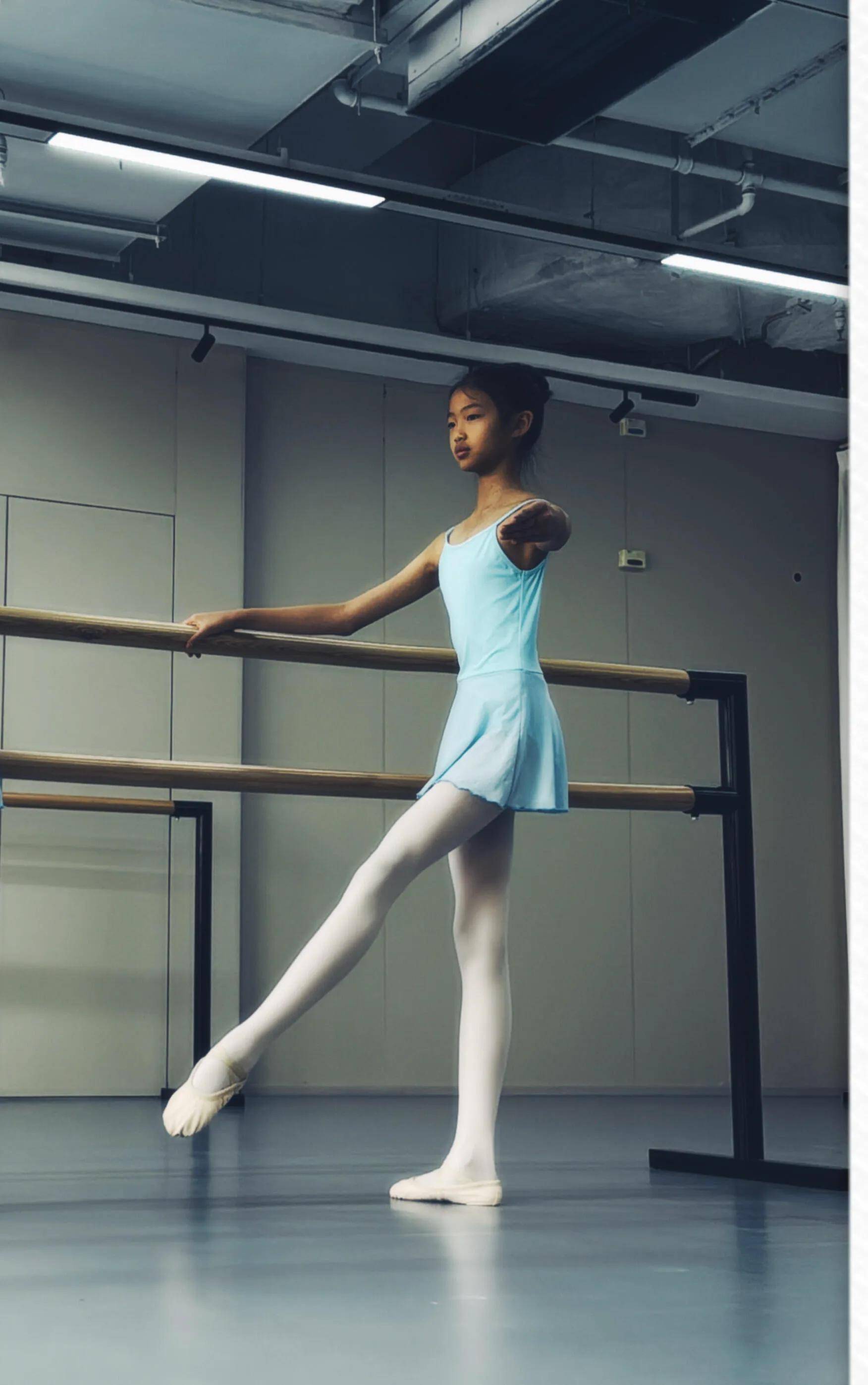 Ҧ����ĩ��Ů���ϰ��ٿΣ�9��С������Ӹ��ݣ�ģ������ְֲ���