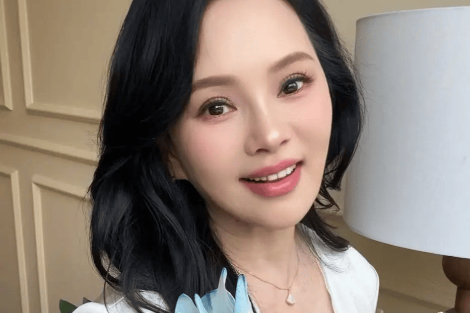 伊能静回应短裙造型争议：迪士尼是永葆童心的梦幻之地